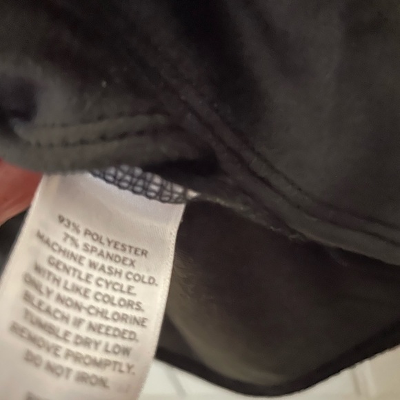 Cute velour top.  Melrose Hill.  Bottom of top is gathered!​​ - Picture 6 of 10